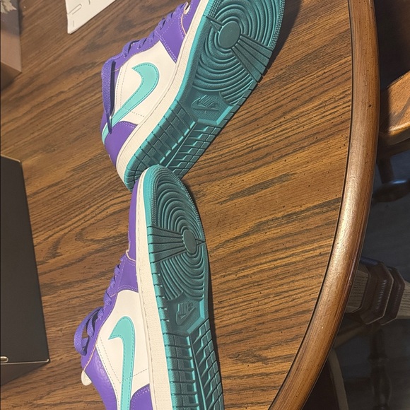 Purple and blue Jordan low tops. Men’s 8/womens 9.5 - Picture 5 of 6